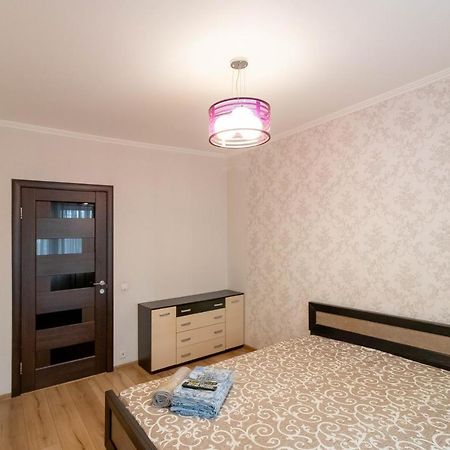 Kvartirkoff Na Geroev Dnepra 36 B Kiev Dış mekan fotoğraf