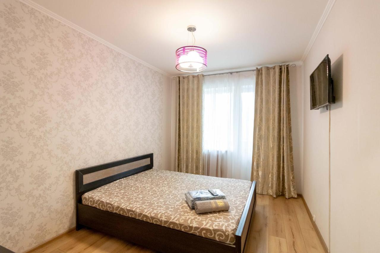 Kvartirkoff Na Geroev Dnepra 36 B Kiev Dış mekan fotoğraf