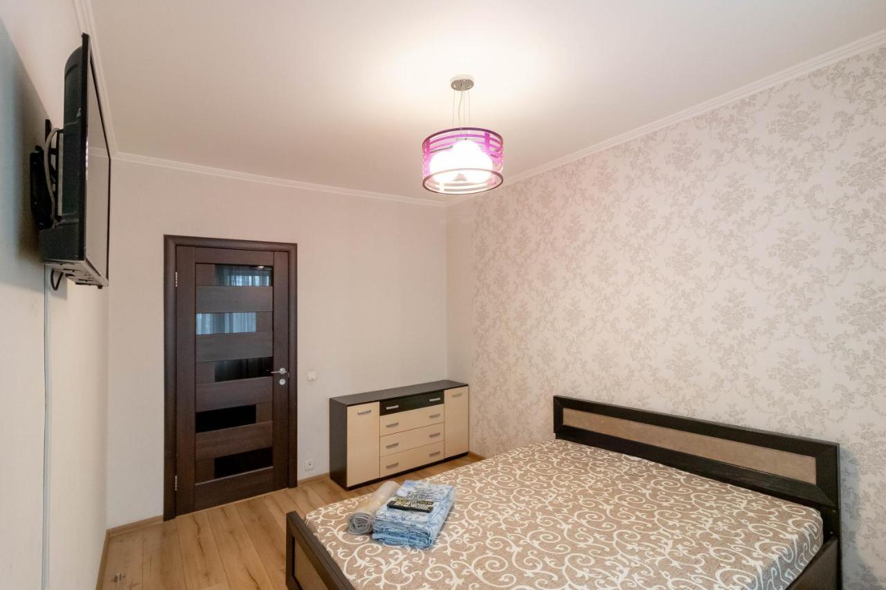 Kvartirkoff Na Geroev Dnepra 36 B Kiev Dış mekan fotoğraf